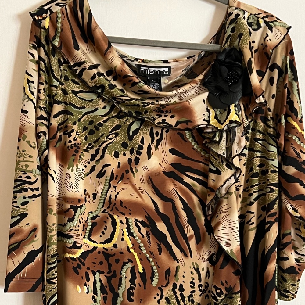 Women’s dress top. Great with skirts or slacks.